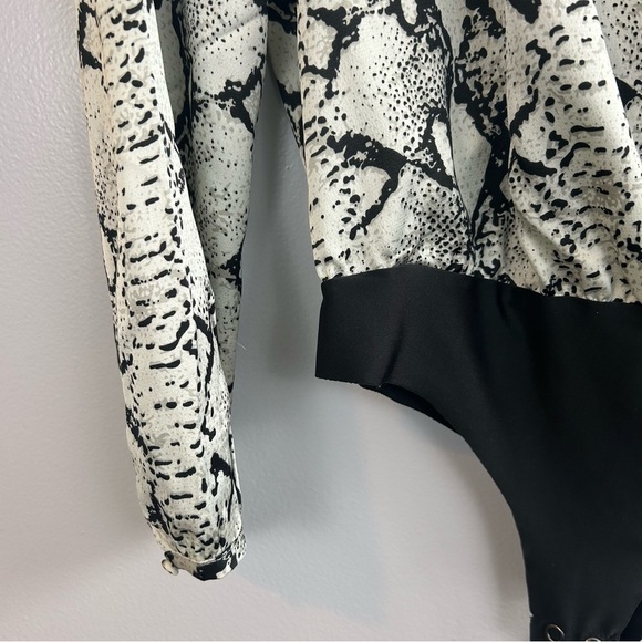 NWT BB Dakota Animal Print Satin Long Sleeve Cross Front Bodysuit Size Small - Picture 9 of 14
